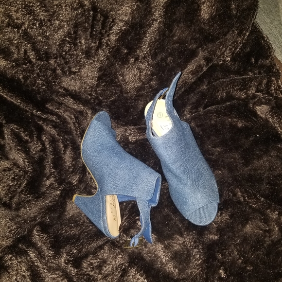 Jean's sandal - Picture 2 of 3